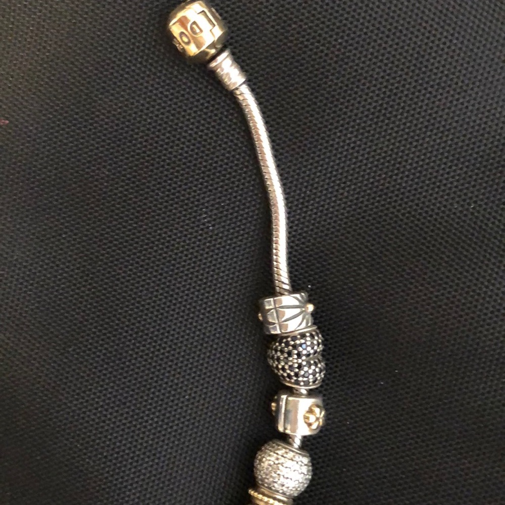 Pandora bracelet with gold clasp with 16 charms
